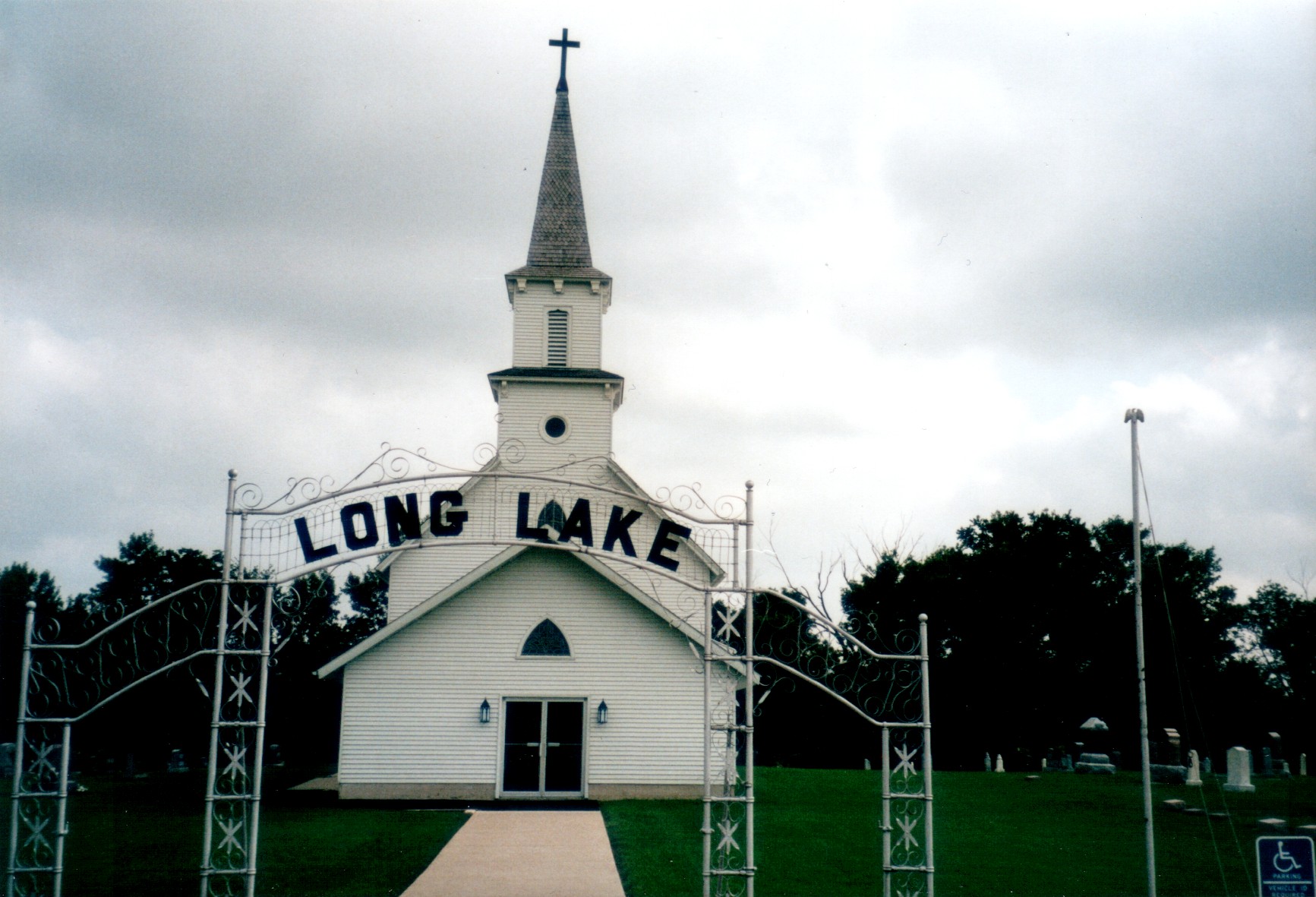 Long Lake Church  -
-  Kirken i Long Lake.